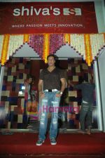 Madhur Bhandarkar at Shiva_s salon Launch in Andheri on 21st Nov 2010 (16).JPG